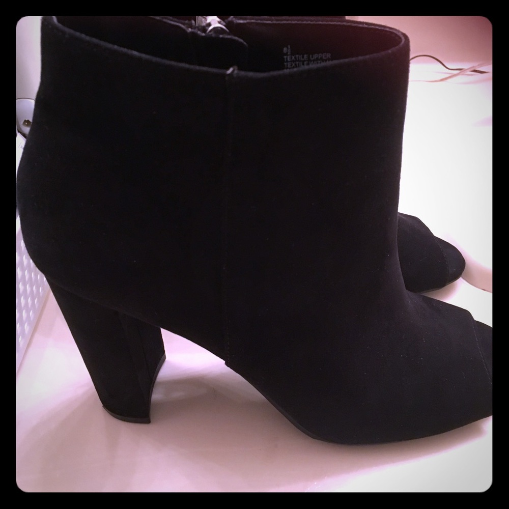 Ladies ankle open toe short boot